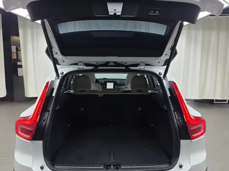 2022 Volvo XC40 с пробегом 36 377 км