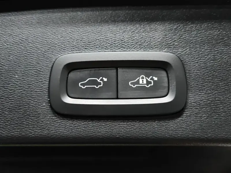 2023 Volvo XC40 с пробегом 24 769 км