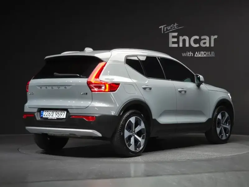 2024 Volvo XC40 с пробегом 15 000 км