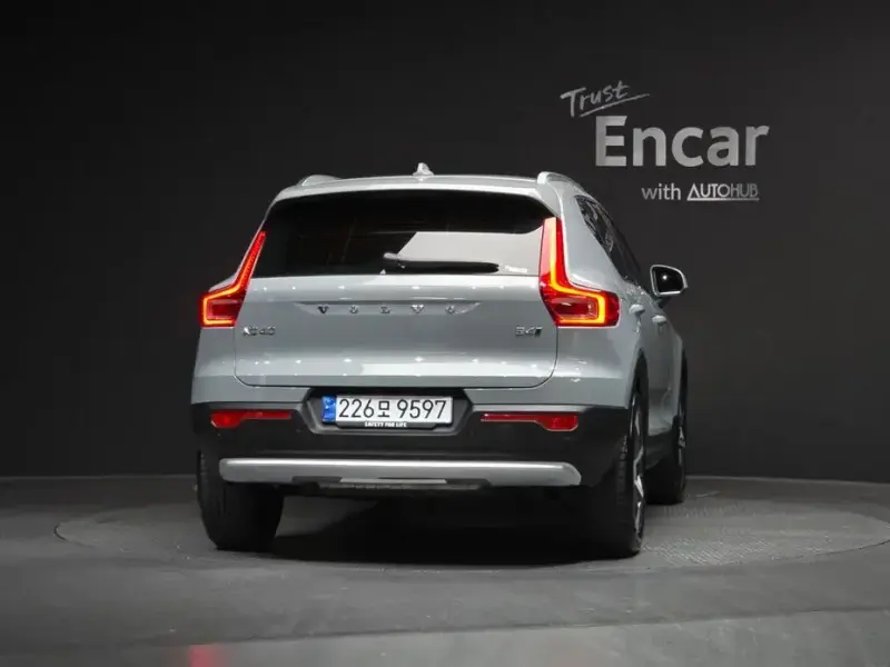 2024 Volvo XC40 с пробегом 15 000 км