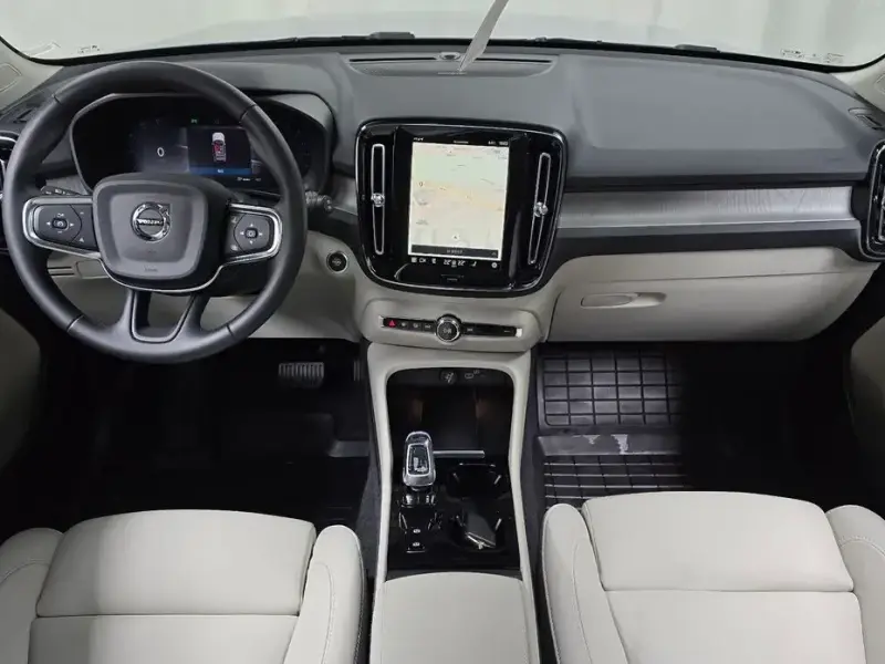 2024 Volvo XC40 с пробегом 17 509 км