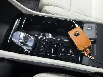 2024 Volvo XC40 с пробегом 17 509 км