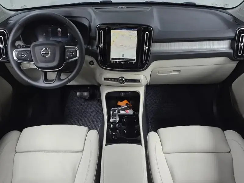 2024 Volvo XC40 с пробегом 15 000 км