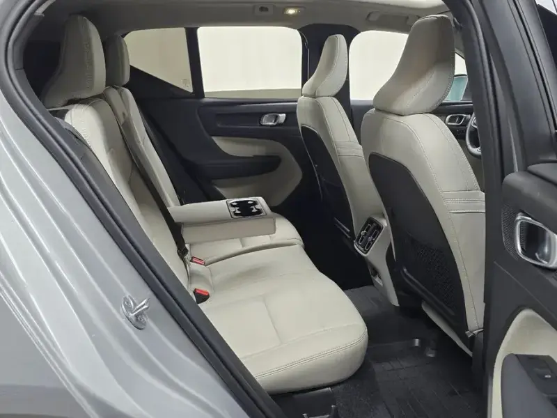 2024 Volvo XC40 с пробегом 17 509 км