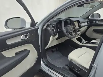 2024 Volvo XC40 с пробегом 15 000 км