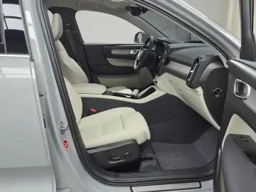 2024 Volvo XC40 с пробегом 15 000 км