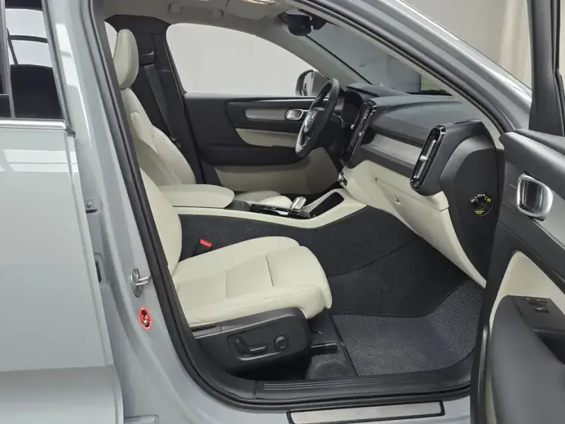 2024 Volvo XC40 с пробегом 15 000 км