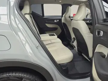 2024 Volvo XC40 с пробегом 15 000 км