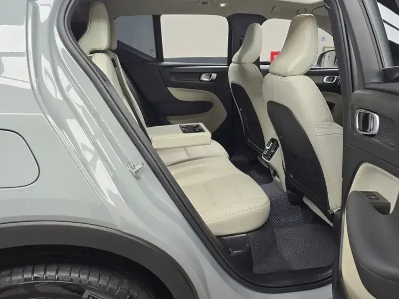2024 Volvo XC40 с пробегом 15 000 км
