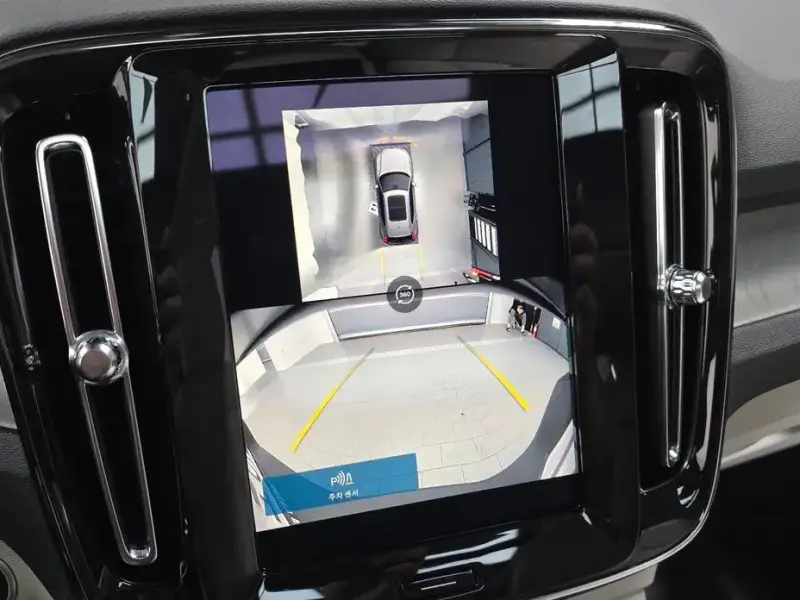 2024 Volvo XC40 с пробегом 17 509 км