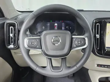 2024 Volvo XC40 с пробегом 15 000 км