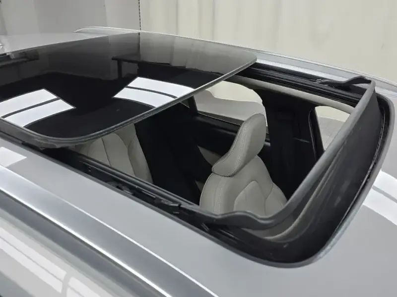 2024 Volvo XC40 с пробегом 17 509 км