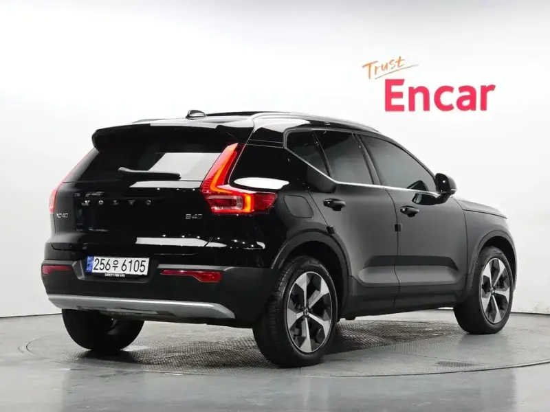 2023 Volvo XC40 с пробегом 50 864 км
