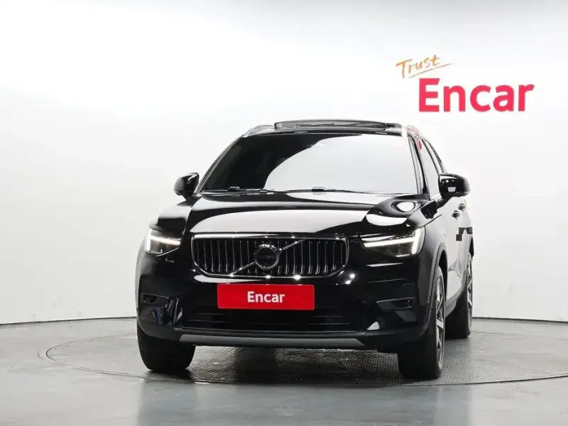2023 Volvo XC40 с пробегом 50 864 км