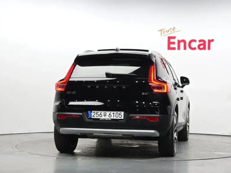 2023 Volvo XC40 с пробегом 50 864 км