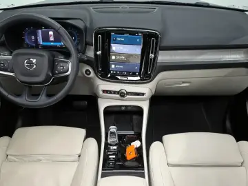 2023 Volvo XC40 с пробегом 50 864 км