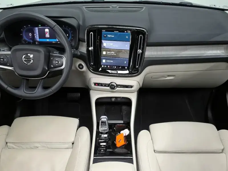 2023 Volvo XC40 с пробегом 50 864 км