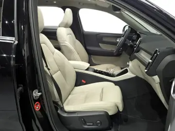 2023 Volvo XC40 с пробегом 50 864 км