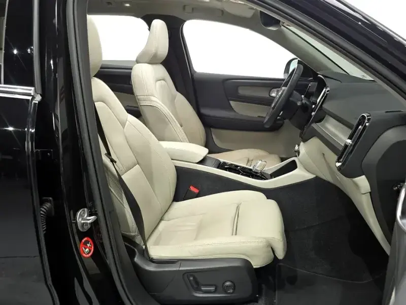2023 Volvo XC40 с пробегом 50 864 км