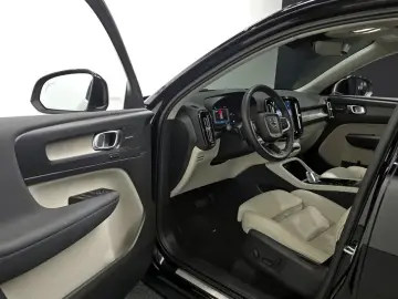 2023 Volvo XC40 с пробегом 50 864 км