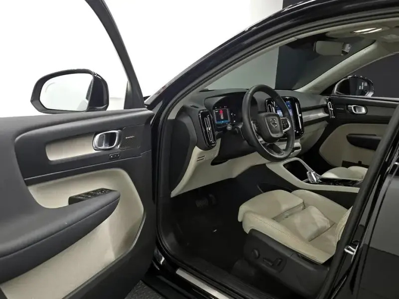 2023 Volvo XC40 с пробегом 50 864 км