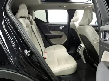 2023 Volvo XC40 с пробегом 50 864 км