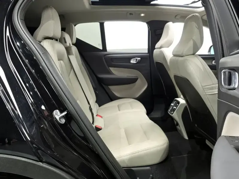 2023 Volvo XC40 с пробегом 50 864 км