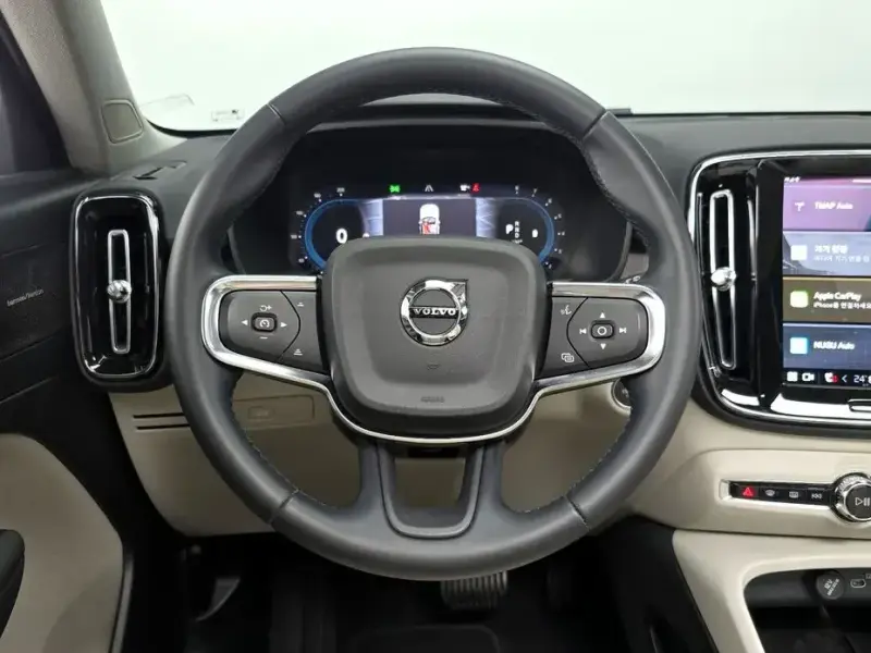 2023 Volvo XC40 с пробегом 50 864 км