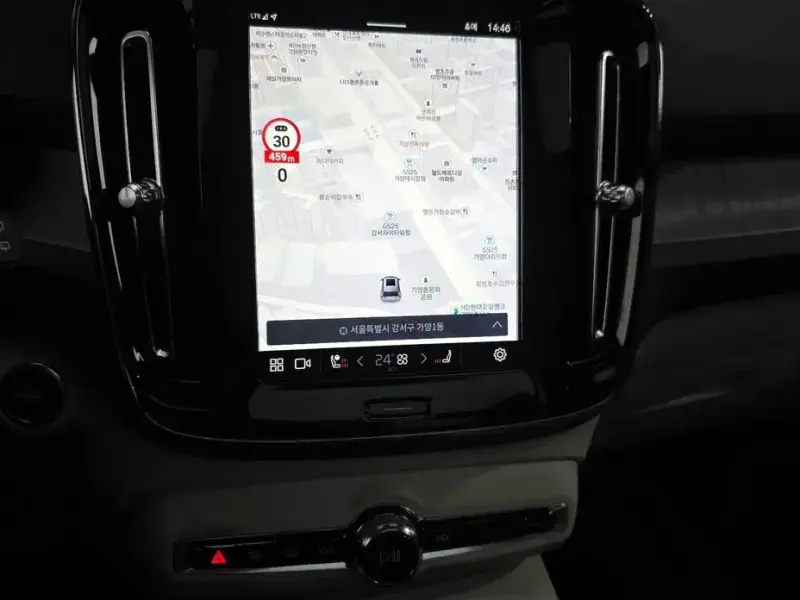 2023 Volvo XC40 с пробегом 50 864 км