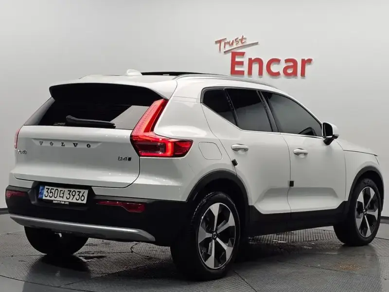 2023 Volvo XC40 с пробегом 46 011 км