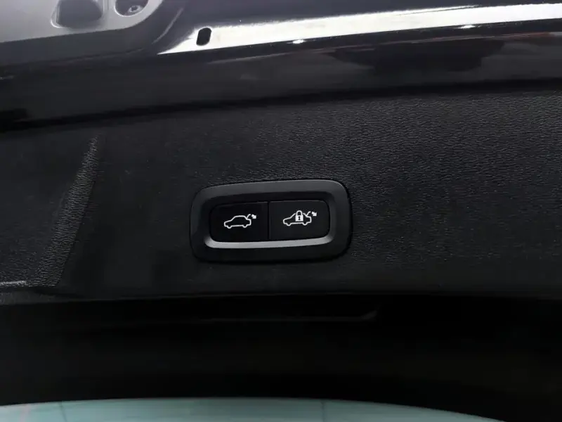 2023 Volvo XC40 с пробегом 50 864 км