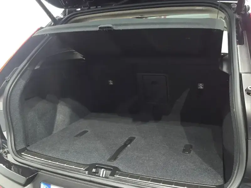2023 Volvo XC40 с пробегом 50 864 км