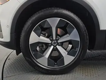 2023 Volvo XC40 с пробегом 46 011 км