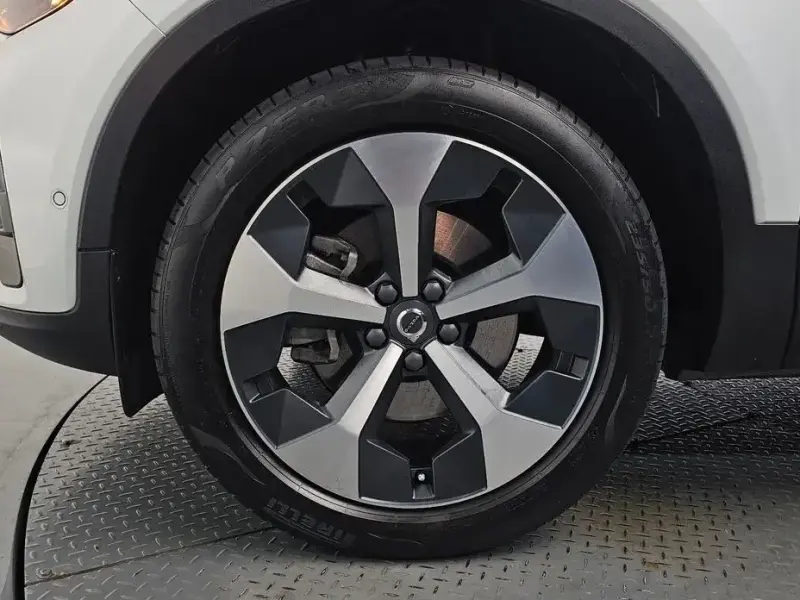 2023 Volvo XC40 с пробегом 46 011 км