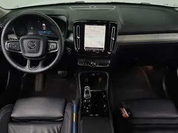 2023 Volvo XC40 с пробегом 46 011 км