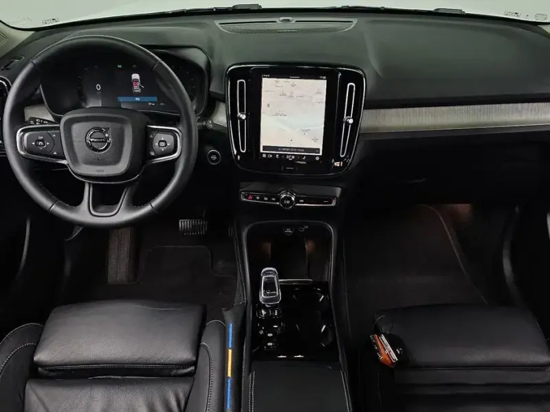 2023 Volvo XC40 с пробегом 46 011 км