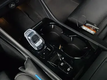 2023 Volvo XC40 с пробегом 46 011 км