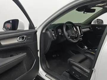 2023 Volvo XC40 с пробегом 46 011 км