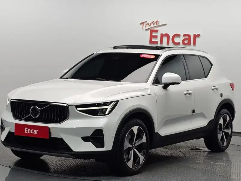 2023 Volvo XC40 с пробегом 46 011 км
