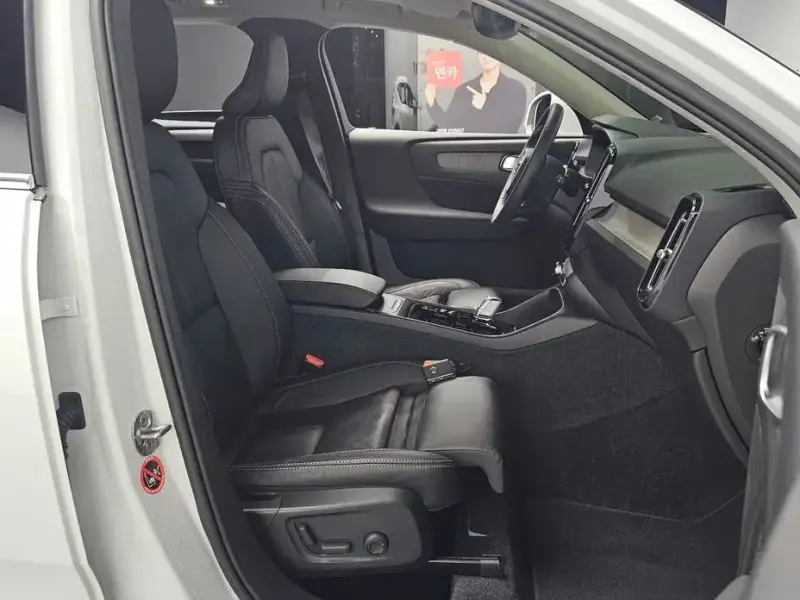 2023 Volvo XC40 с пробегом 46 011 км