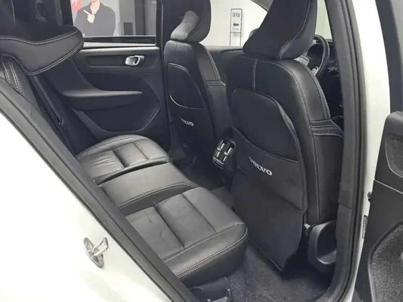 2023 Volvo XC40 с пробегом 46 011 км