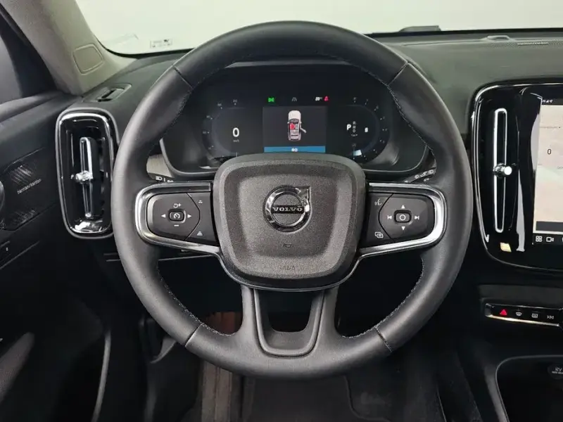 2023 Volvo XC40 с пробегом 46 011 км