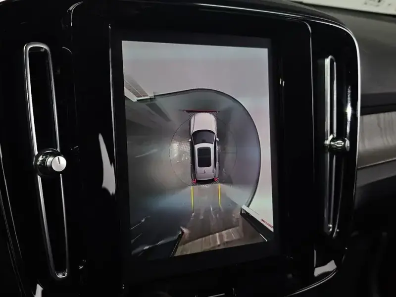 2023 Volvo XC40 с пробегом 46 011 км