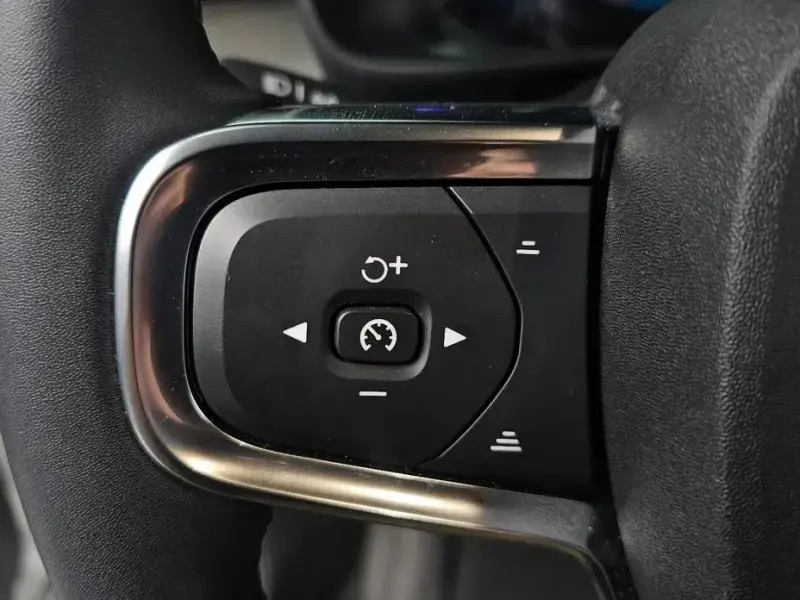 2023 Volvo XC40 с пробегом 46 011 км