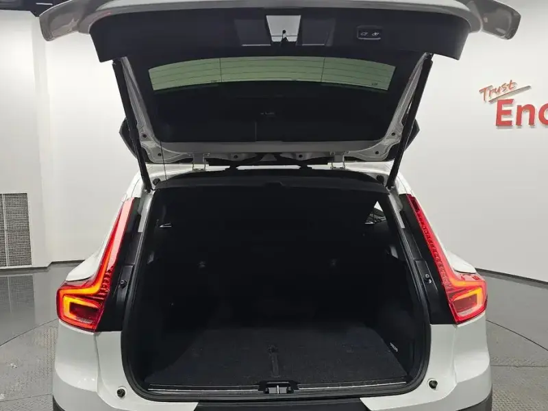 2023 Volvo XC40 с пробегом 46 011 км