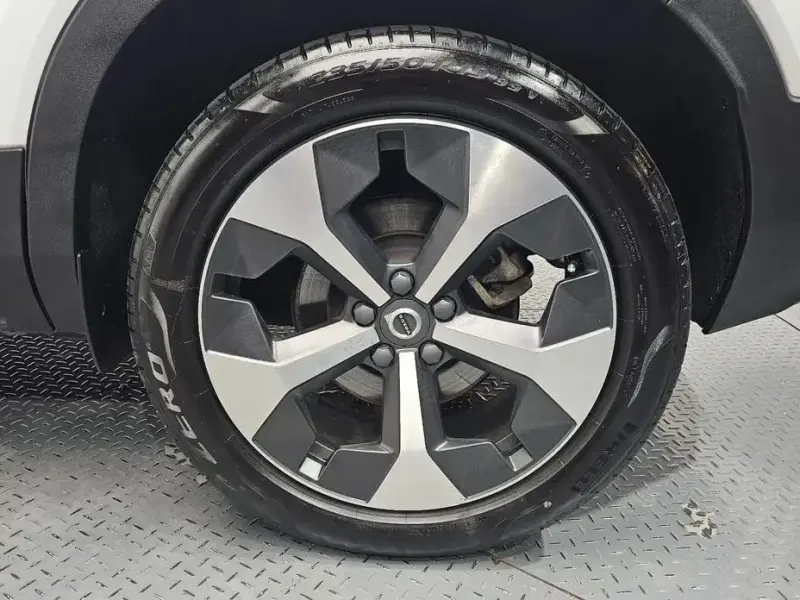 2023 Volvo XC40 с пробегом 46 011 км