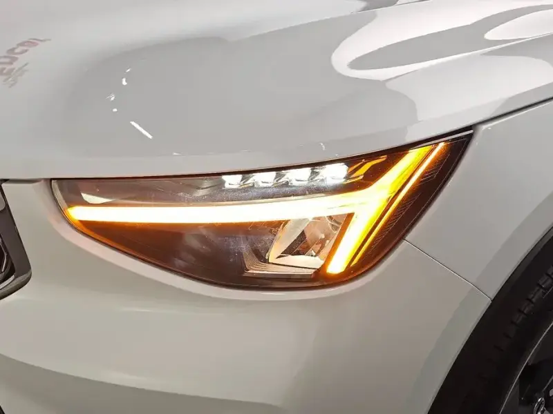 2023 Volvo XC40 с пробегом 46 011 км