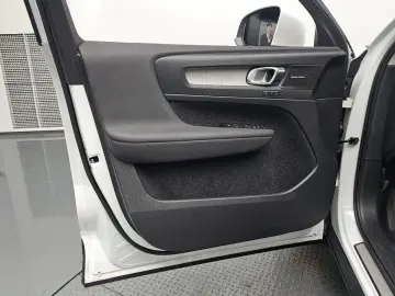 2023 Volvo XC40 с пробегом 46 011 км