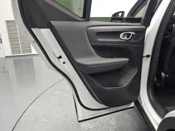 2023 Volvo XC40 с пробегом 46 011 км