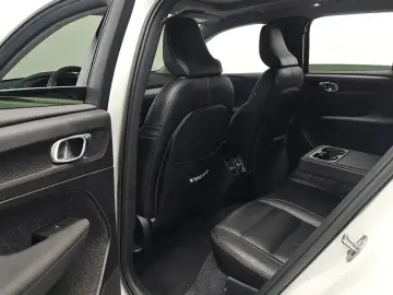 2023 Volvo XC40 с пробегом 46 011 км